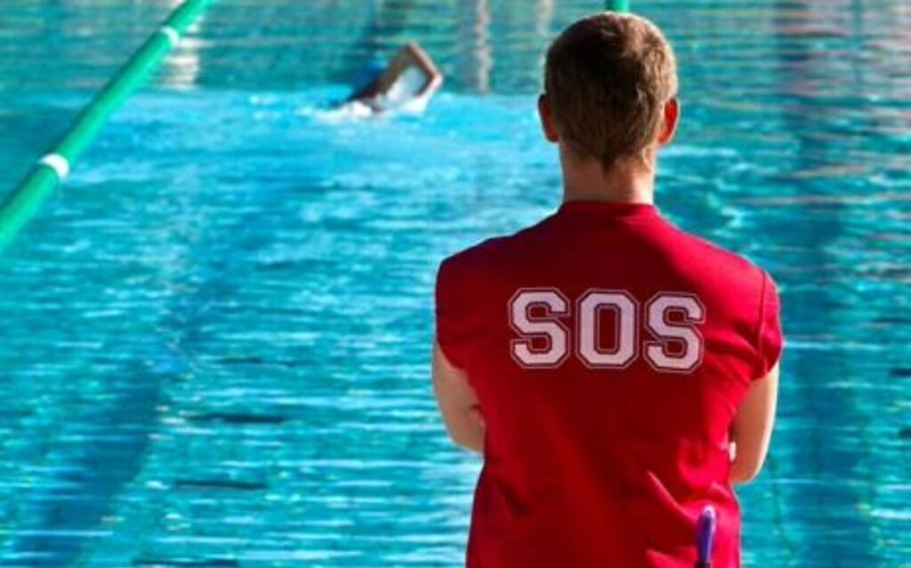 MANTENIMIENTO DE PISCINAS Y SOCORRISTAS