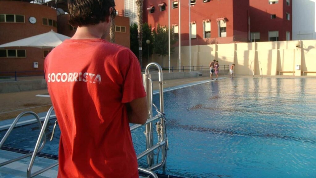 MANTENIMIENTO DE PISCINAS Y SOCORRISTAS